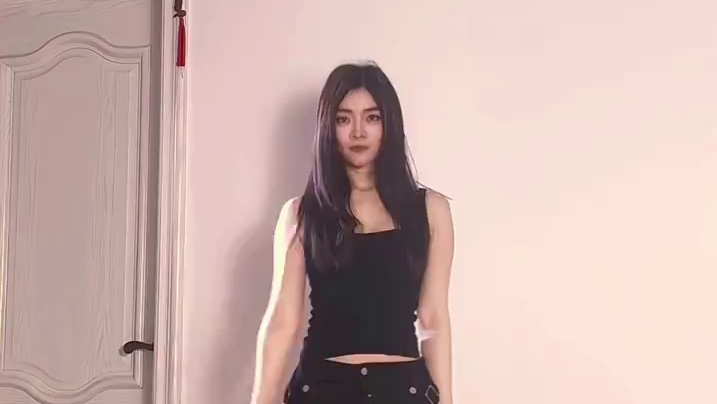 YEJI新歌Air每套造型都A到爆#air舞蹈挑战 #黄礼志air #韩舞翻跳 #coolgirl 