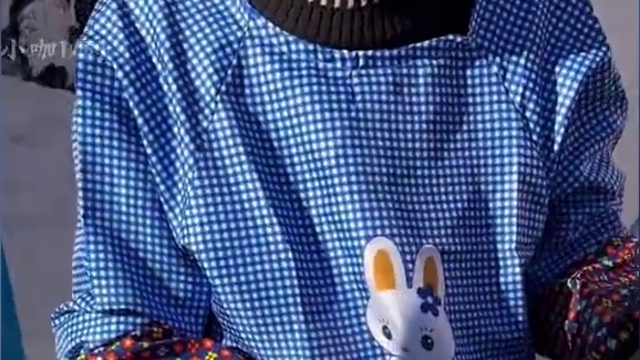 鹰眼大爷的切糕之路，妥妥的切糕刺客#看一遍笑一遍 #切糕刺客 #搞笑 #万万没想到 #一定要看到结尾