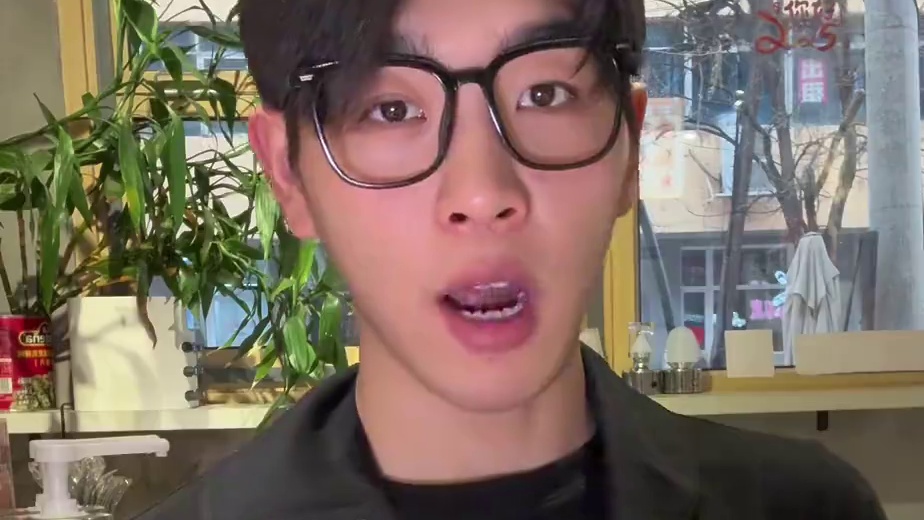 沈阳超级披萨免单挑战！20分钟吃完炸鸡披萨免单还送一个！ 正好碰到了拿嘴美食！#吃货日常 #美食vo