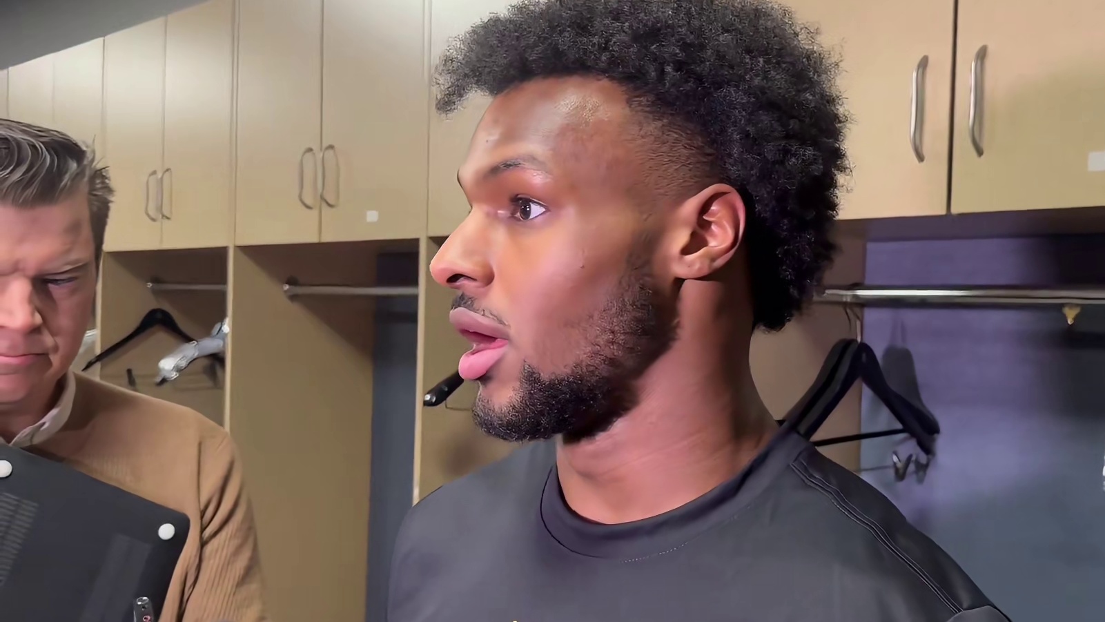 布朗尼：我在幕后默默努力训练，能看到自己的进步