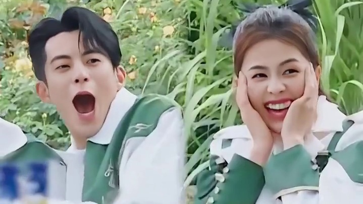 我真的等不及看这俩显眼包的搞笑日常了