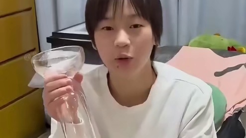 为何全红婵爱戴五环眼镜？以为耍帅，真相曝光才知啥叫正能量偶像#全红婵 #娱乐八卦 #明星故事 #娱乐