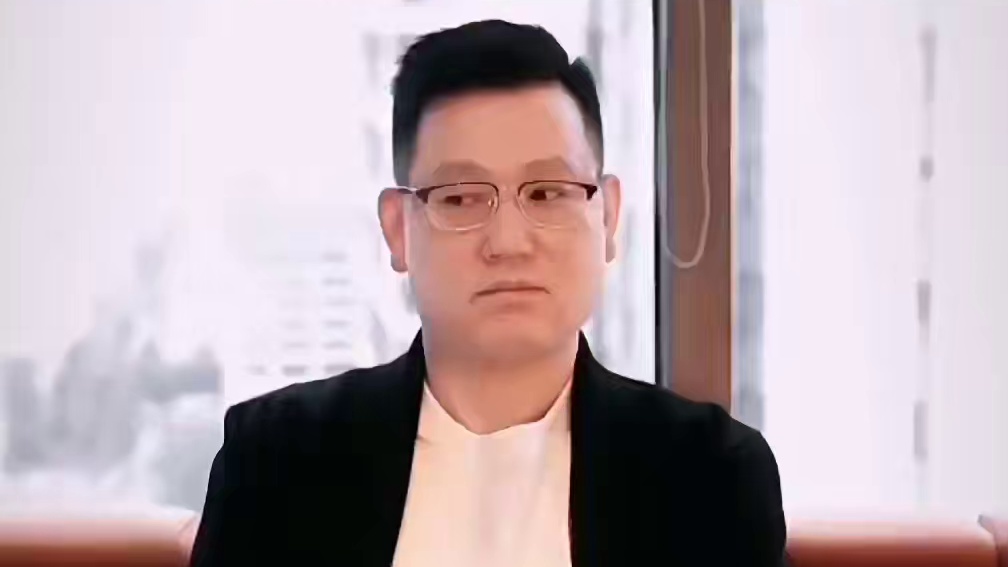 安徽星尘战队，三连斩拿到S7春季赛门票，进入正赛，队长海底笑的非常开心，连续作战三天，赢三场非常不容