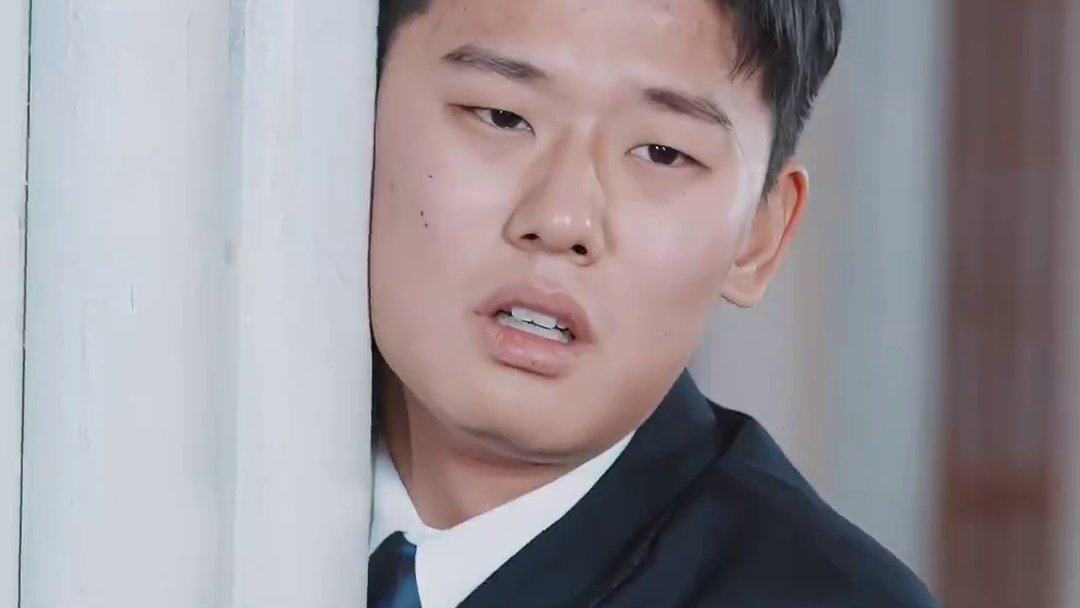 飞机失事侥幸活下来的黎歌,看到了不该看到的一幕......  #热播剧  #因为一个片段