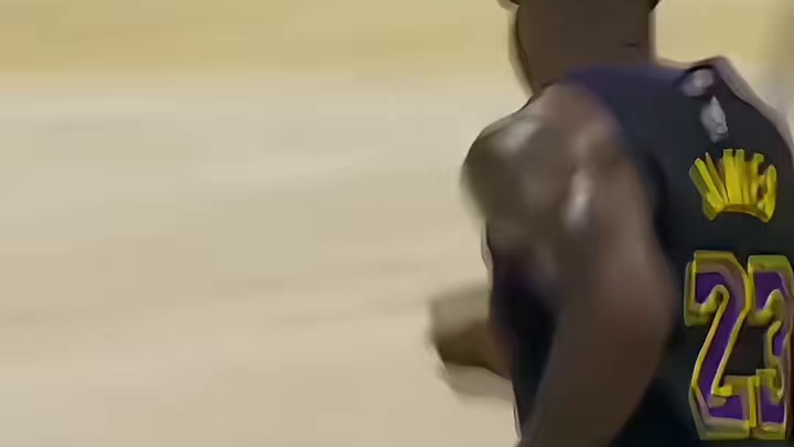 詹姆斯一条龙滑翔滞空换手拉杆