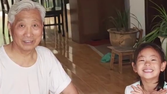 原来一直在追求的从出生就有了#童年 #回忆 #温情 #亲情 #小时候