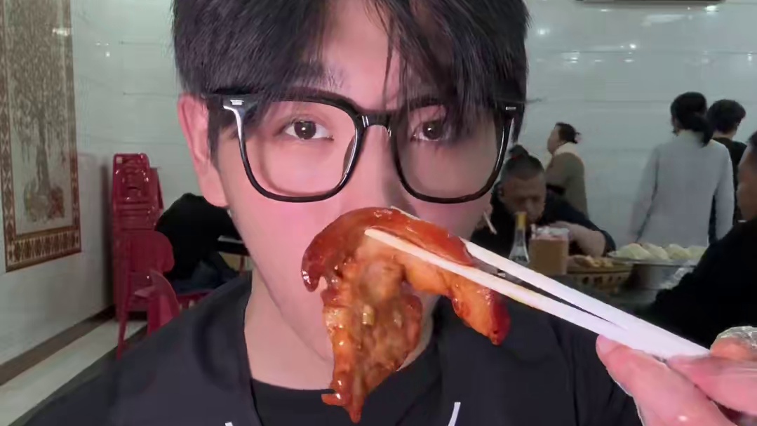 一个人挑战中固大饭店！据说每道菜都份量超大！试试能吃完几盘菜 #吃货日常 #今天吃啥 #认真吃饭