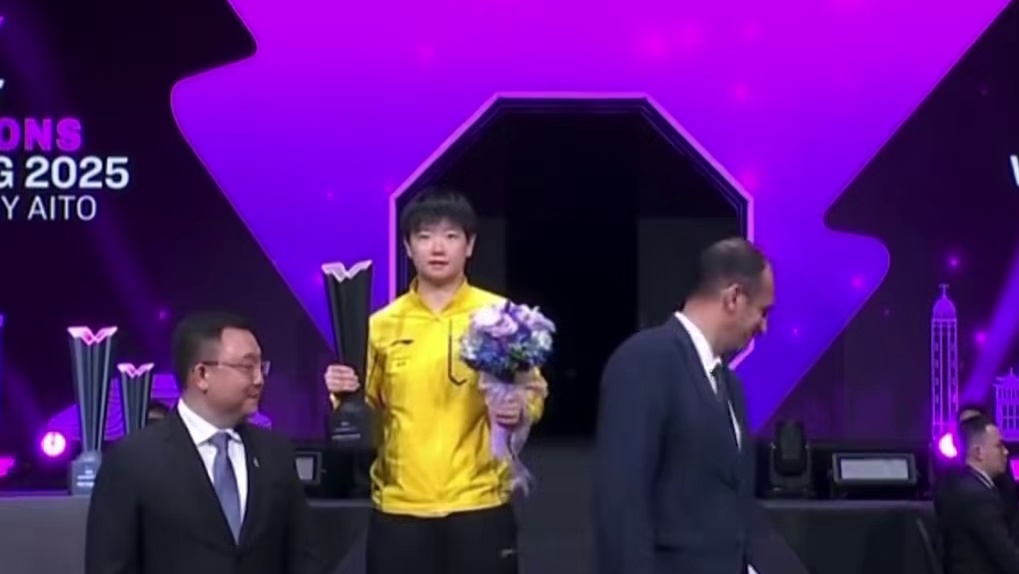 王楚钦孙颖莎颁奖仪式，顶峰相见！ #神级现场 #名场面 #冠军 #永远支持你 #不愧是你