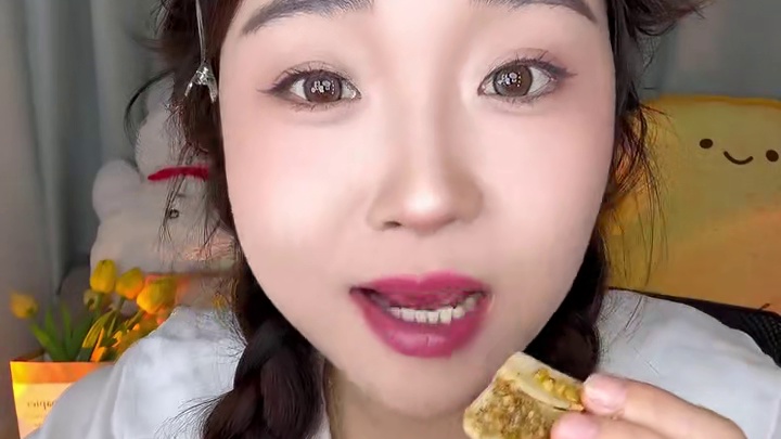 三角骨请你不要半夜给我脑子打电话#馋哭隔壁小孩 #零食三角骨 #香辣三角骨 #口感非常好