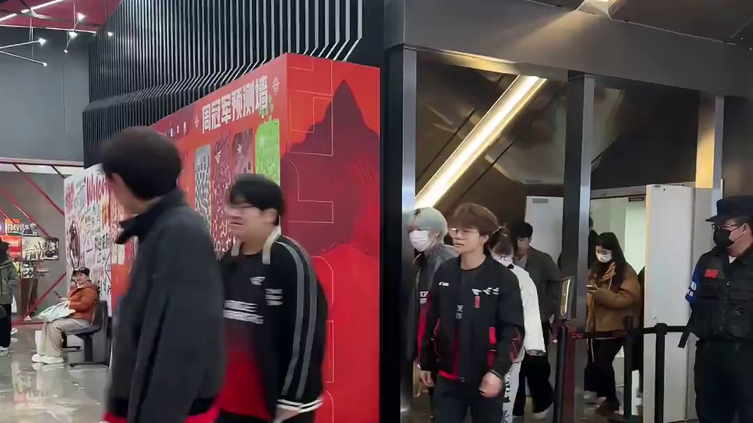 小米今天辛苦啦～好酷的外套！​​​