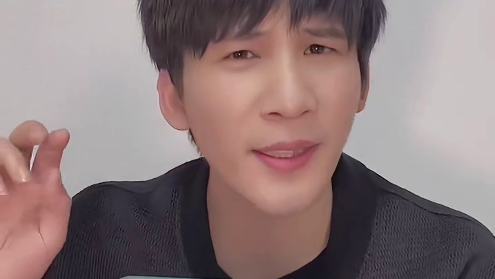 大张伟永远是用自己的热闹来包装自己的内心，不断告诉我们，一切都是最好的安排！