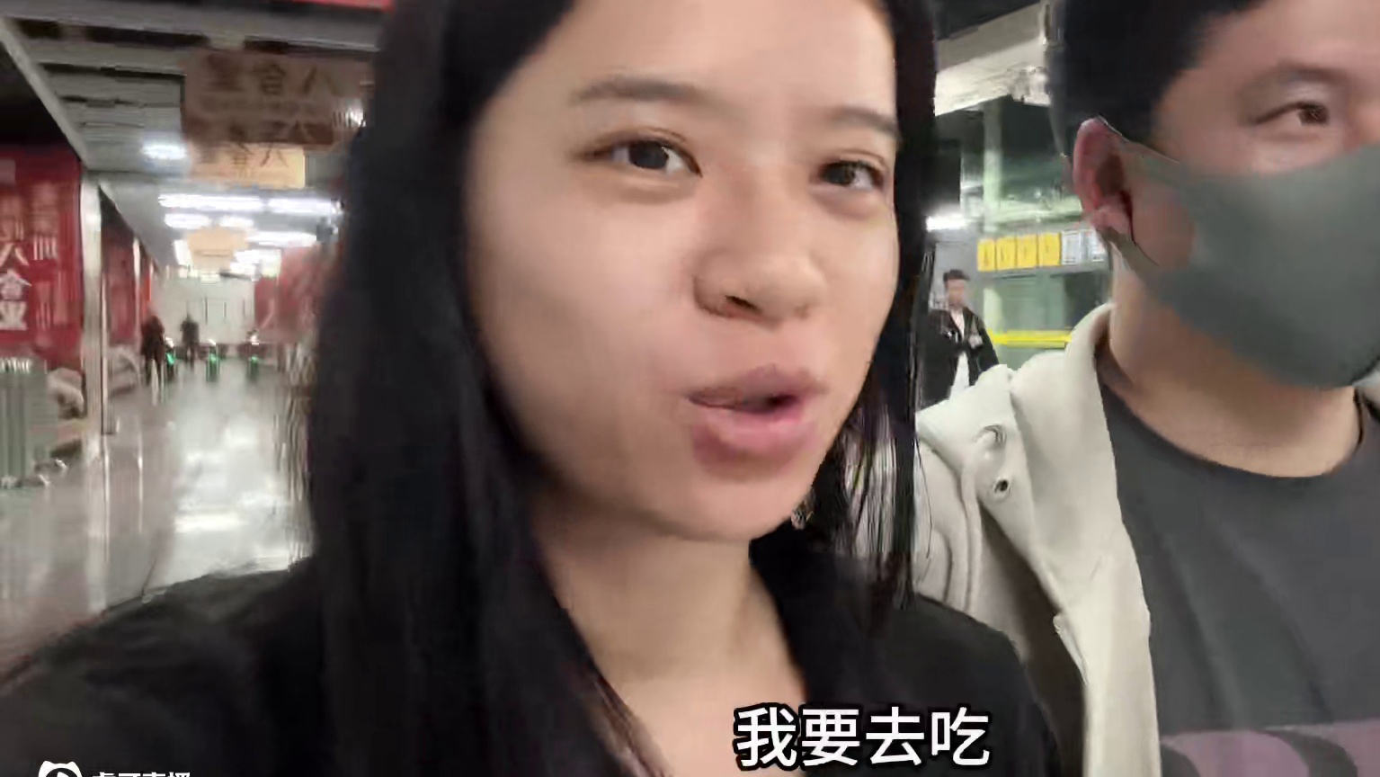 深圳打工夫妻vlog，雯雯下班后约老公吃披萨，吃美食才能放松 #vlog日常 #美食 #分享日常生活