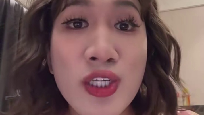 姐：他把你当班上了