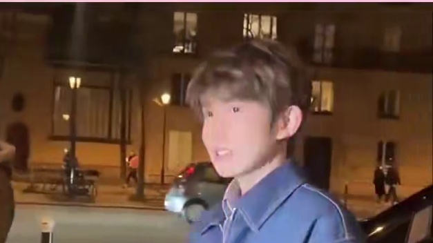 我们亚洲首位被miumiu邀请参加巴黎时装周的男艺人，手足无措的样子好可爱哦lem #王源 #巴黎时