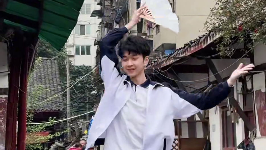 梨花香 缠着衣角掠过熙攘 #霜雪千年 #男高 #古典舞 #国风少年