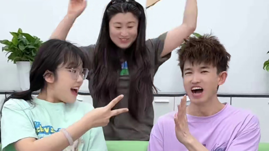 哈哈小胖妹来报仇了 #不按套路出牌 #办公室 #斗智斗勇的一天