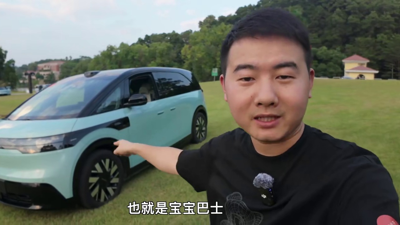 极氪MIX试驾体验：忒能装了「快飞」 不出意外，这是今年最有创意最有想象力的一台车，极氪MIX，本期