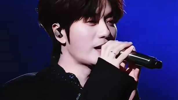 “我慢慢的听 雪落下的声音” #陆虎#雪落下的声音#现场版live#我慢慢的听雪落下的声音#陆虎反正