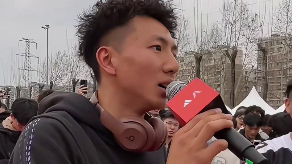 听杰伦 再跳投 回到学校，队友变对手？！当然要来个飞得位了