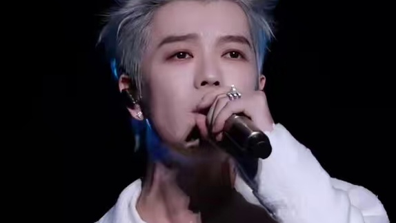 “一个人想定居在喜爱的小镇” #王栎鑫#一个人#现场版live#王栎鑫一个人#王栎鑫的烟嗓开口就秒了