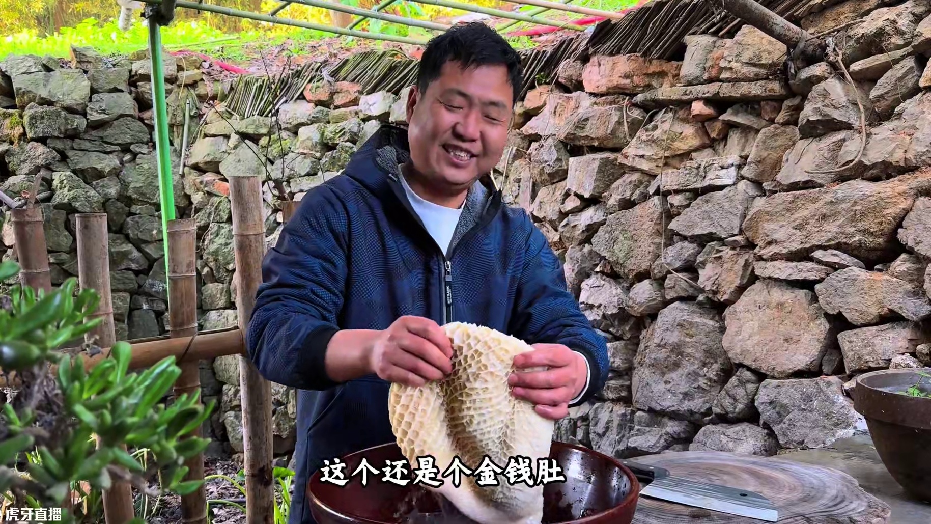 哥俩就喜欢这样一锅炖，麻辣金钱肚，烫点青菜真是到位！ #农村美食 #记录真实生活 #大山里的味道 #