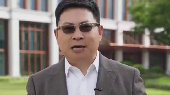 AI加持的HarmonyOS NEXT，如何重新定义手机体验？#1610这么阔很有型#Harmony