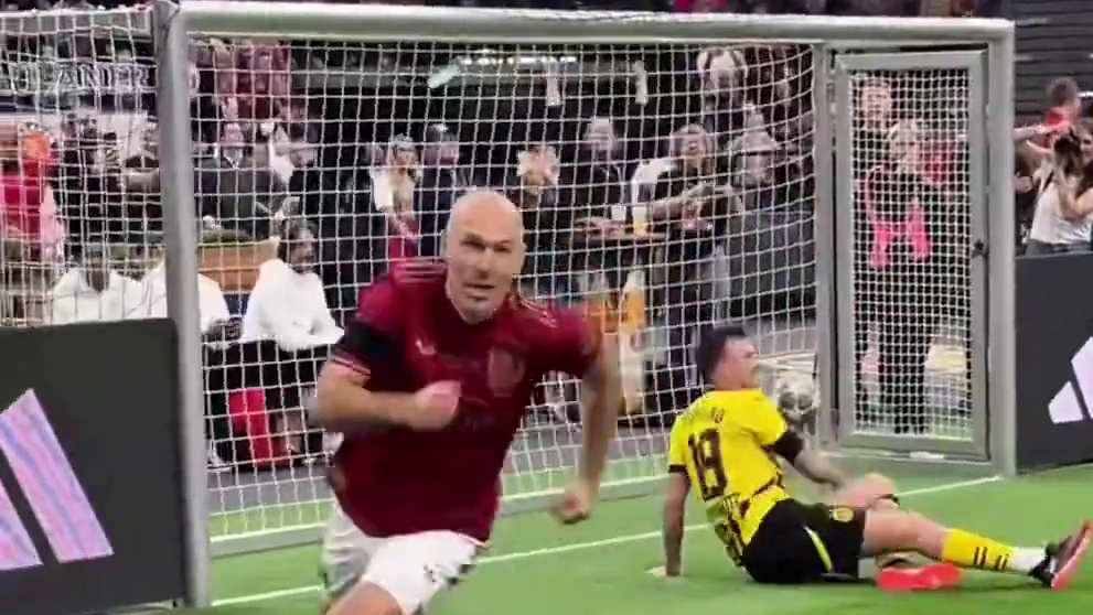 贝肯鲍尔杯拜仁传奇大战皇马传奇，罗本佩佩时隔多年再次同场竞技。