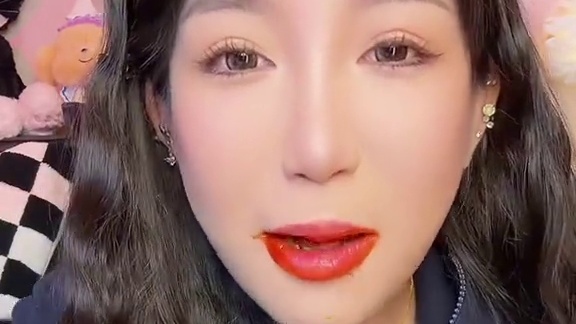 这款辣度比之前的都高哈 里面那包粉就是酸笋的味道！好吃好吃！能满足两种不同需求 它家真的 #螺蛳粉火