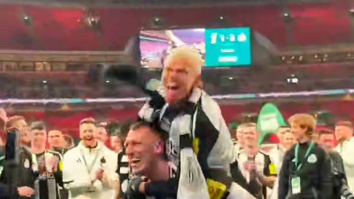 太不容易了！纽卡斯尔联2比1利物浦夺得队史首座英联杯冠军