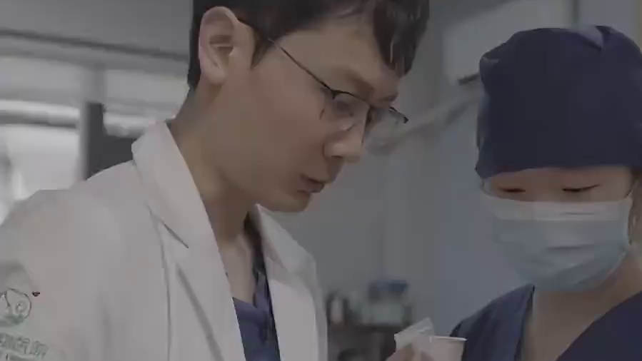 玉米蛇不仅不咬人的蛇，你还能被它萌翻