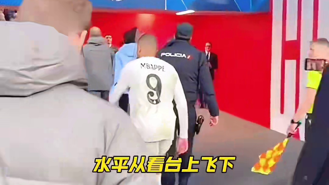 在嘘声与水瓶中，他选择用优雅回应世界