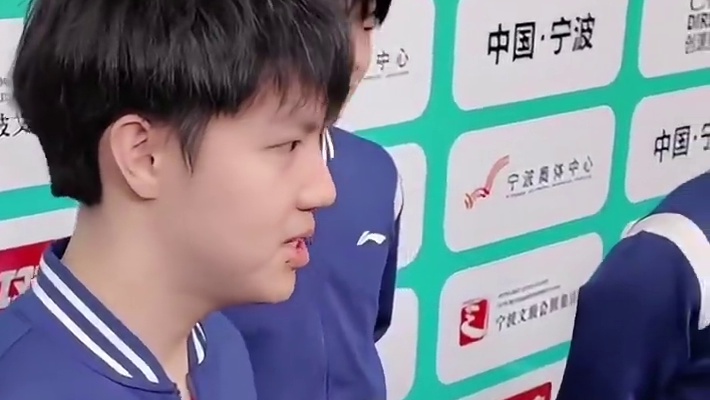 黄友政赛后坦言，能和两位大哥一起真的很兴奋！龙队和大头那大哥般的笑容太暖了！