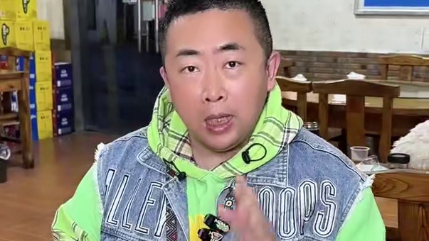 这么多!168三份小龙虾，每份虾约两斤，还有牛腩煲，烧烤和凉菜还可叠1元1串的碳烤肉筋#武汉美食 #