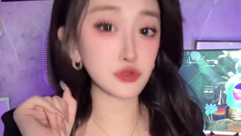 男孩子可要好好保护自己的腰啊…别再骑着电竞战马打游戏了… 来试试这把椅子吧～ #网易严选人体工学椅 