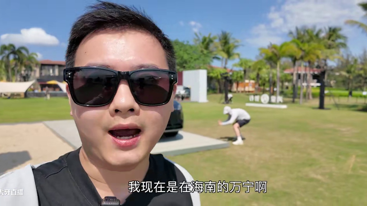 新款问界M9试驾：尊界同款技术加持？全方位升级「快飞」 M9终于也出新款了，除了全系搭载4颗激光雷达