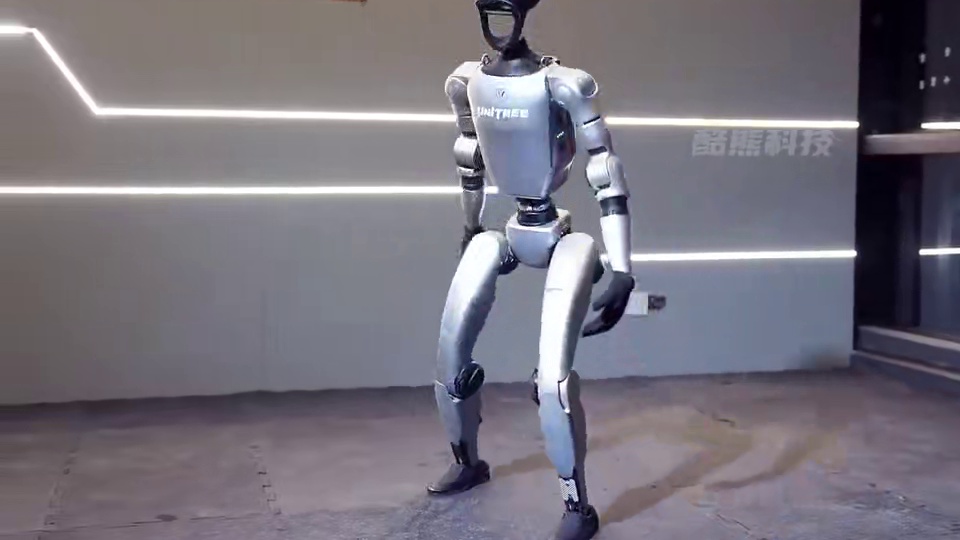 机器人大战升级！宇树G1原地侧翻，Atlas直接炸场 #人形机器人 #机器人 #人工智能 #科技 #