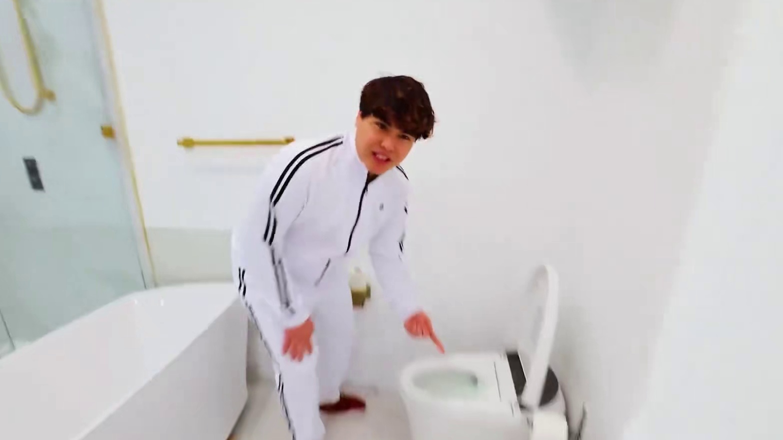 一口气看完硬核躲猫猫（4场）：各种脑洞逆天的躲藏方式能否逃过特种兵的追捕#奇葩挑战