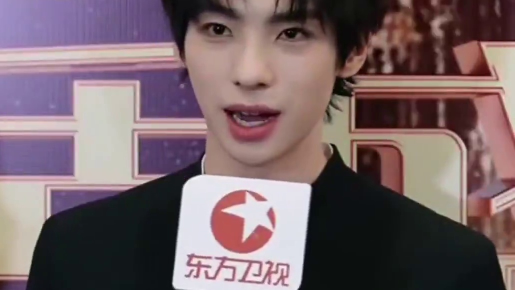 “主包好笑主包自己却不知道？”#颜安 直播火出圈后，很多网友怀疑他日夜在背梗，才能如此好笑！面对此等