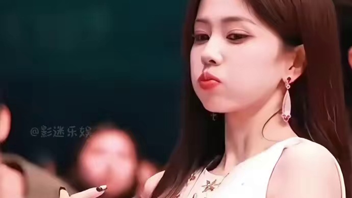 为何陈都灵爱嘟嘴？直到看见一张高清照，才知原来是我太土掉渣了#陈都灵 #江疏影 #赵丽颖 #娱乐评论