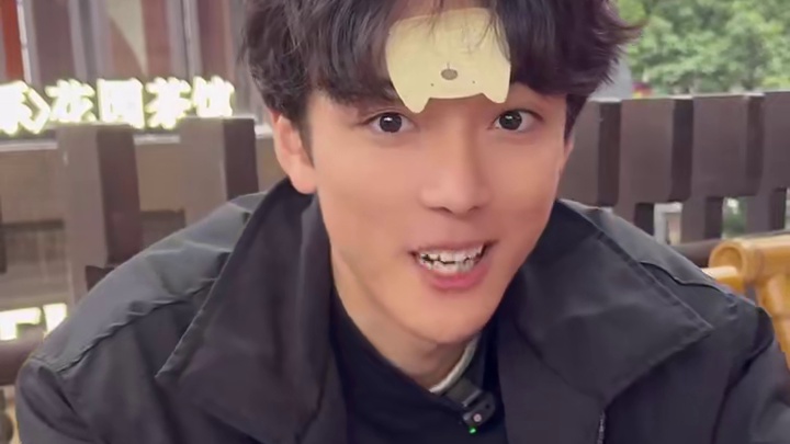 笨弟弟！是什么很难猜的吗？ #路人视角 #街头采访 #00后 #搭讪 #人机