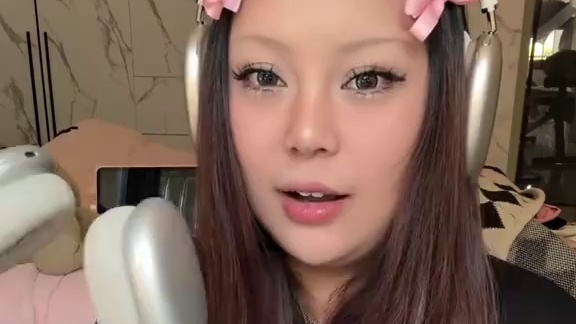 耳机疑云 #情侣日常 #情侣整蛊 #搞笑视频 #情侣整蛊视频 #云黑是什么意思