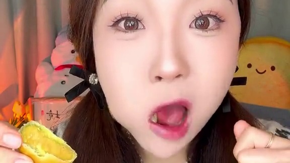 姐妹们冰淇淋绿豆饼也破价啦！口感比绿豆饼更加细腻！一分皮九分馅！不甜腻好好吃哦！#冰淇淋绿豆糕点 #