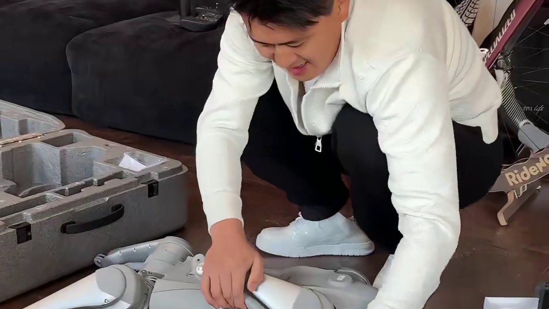 又来拆狗了！这二代机器狗和一代比，还真......有两下子啊#汽车人共创计划#机器狗