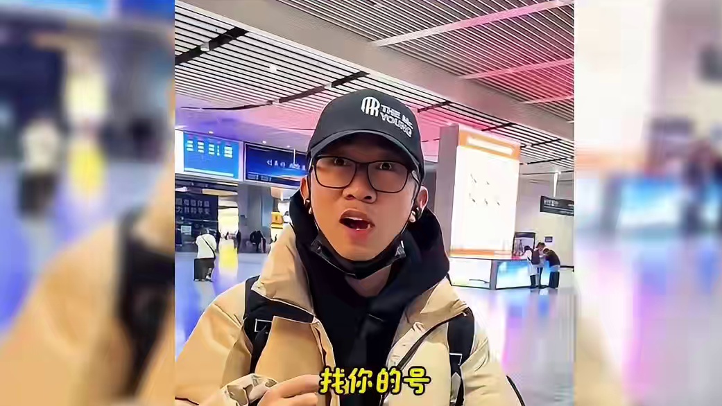 杨迪，一款性价比很高的爱豆SQ~  #杨迪 #我的追星日记 #明星 #杨迪机场