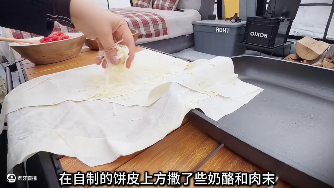 第2集：户外雪地堆砌冰墙，搭建超大帐篷，度过寒冷的暴雪