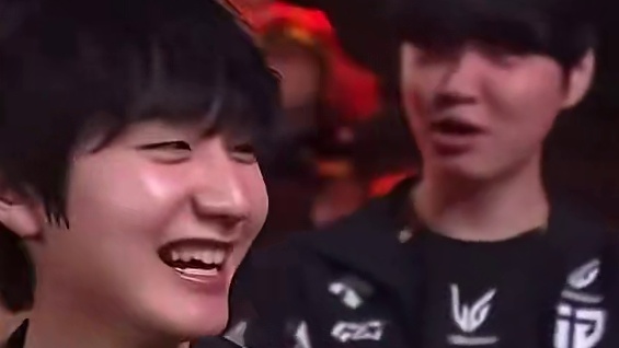 石头人！！！ 你以为我让你看的真的是石头人五杀吗？