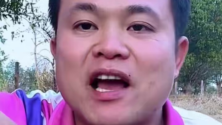 鲜辣椒️鱼酱蘸酸爽小青芒果 #泰国主播吃美食视频 #泰国美食 #泰国生活 #泰国大叔#内容启发搜索