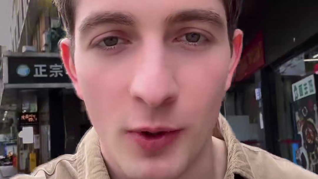 我雪宝宝怎么就塌房了？国外八九刀的奶茶谁去买？#蜜雪冰城 #蜜雪冰城你最喜欢哪款 #外国人在中国