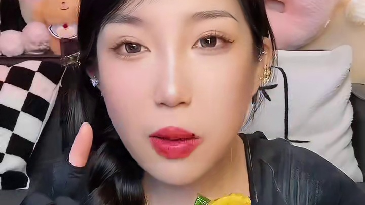 有配菜的火锅米线！非常正宗的重庆风味 麻麻辣辣牛油火锅味 很符合没这个四川人的口味！嘎嘎好吃！ #向