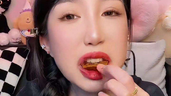比鸭货店的还好吃！很入味的 麻麻辣辣的 贼入味 不是脆的 是那种面面的带点脆！真的好吃！ #阿伯仔藕